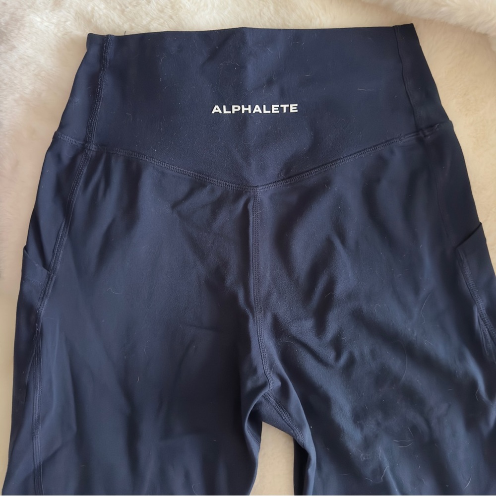 Alphalete Surface Pocket Leggings in Navy